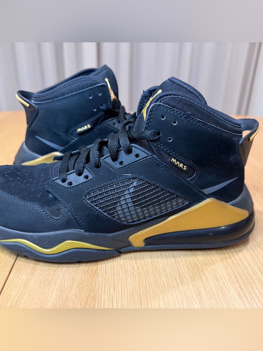 Jordan Max Aura 2 “Black/Metallic Gold” – Men’s Size 9.5